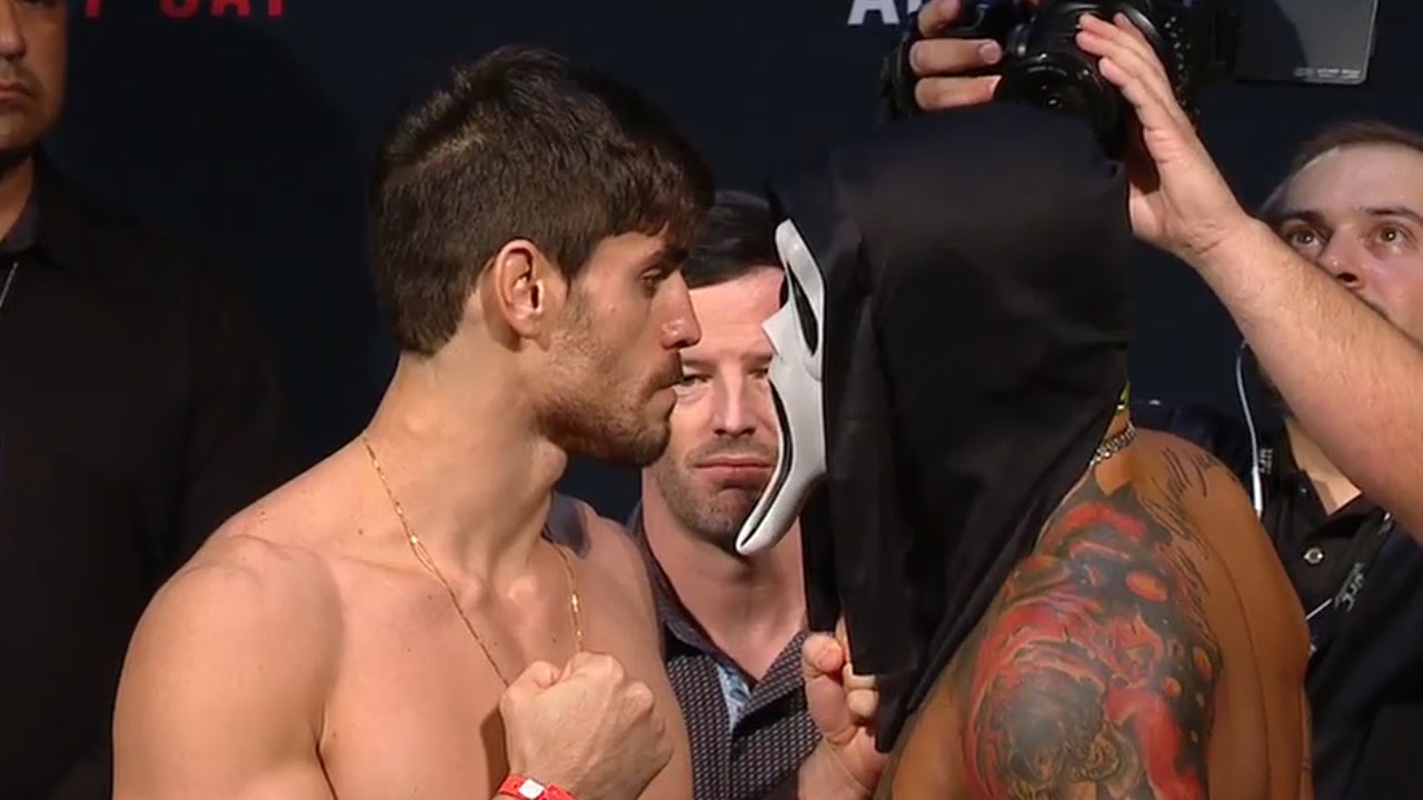 UFC fighter wears ‘Scream’ mask at Fight Night Weigh-In