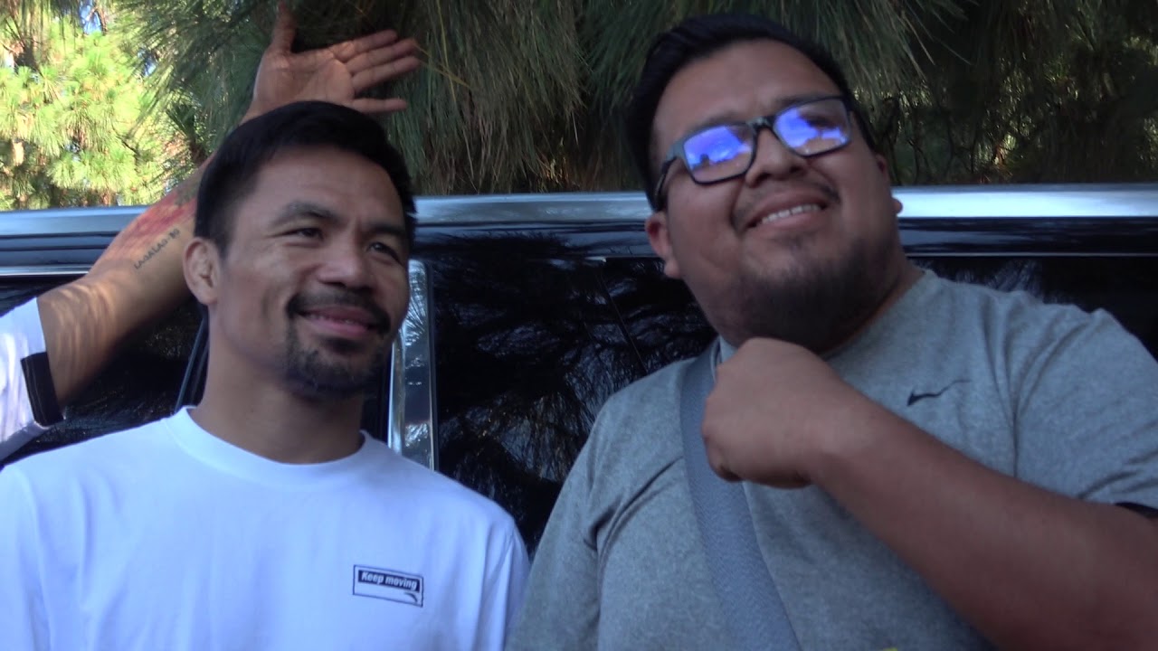 WOW Fan Gets A little Too Excited To Meet Manny Pacquiao – Manny Stays Cool