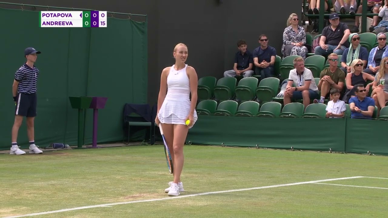 Umpire discourages champagne-popping in most Wimbledon warning ever 🍾