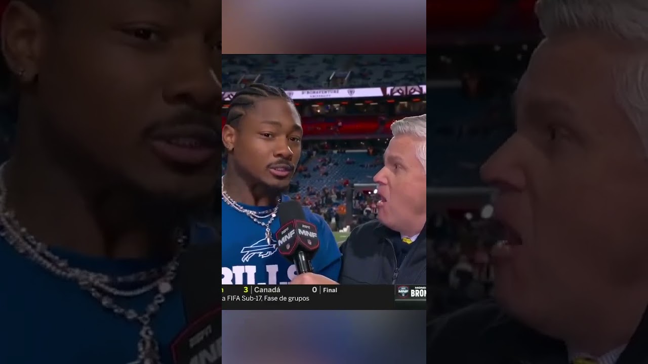 Stefon Diggs crashed the ESPN Deportes broadcast ???? shorts