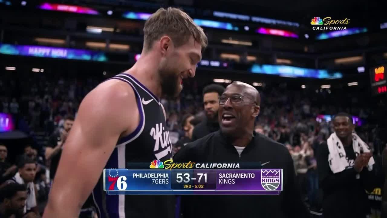 Domantas Sabonis receives standing ovation after breaking NBA double-double