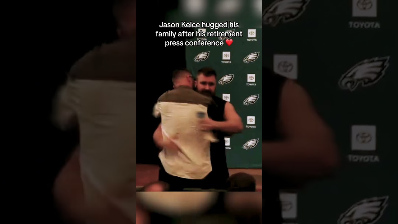 What a moment for the Kelce family ???????? (via Philadelphia Eagles)