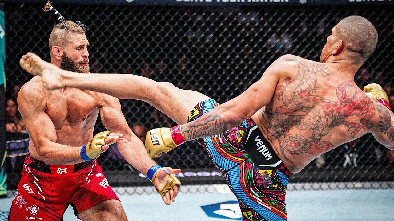 Alex Pereira KOs Jiri Prochazka to Defend the Light Heavyweight Belt at UFC