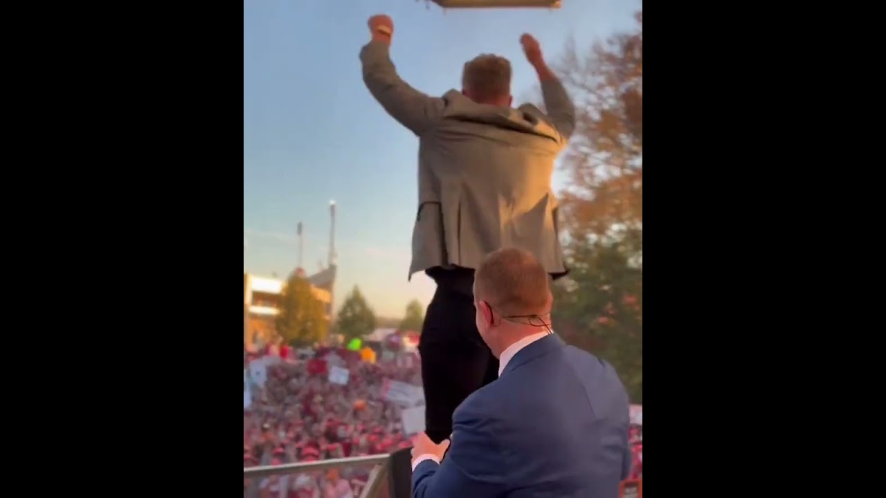 THE INDIANA CROWD IS PUMPED UP TO SEE PAT MCAFEE 🔥