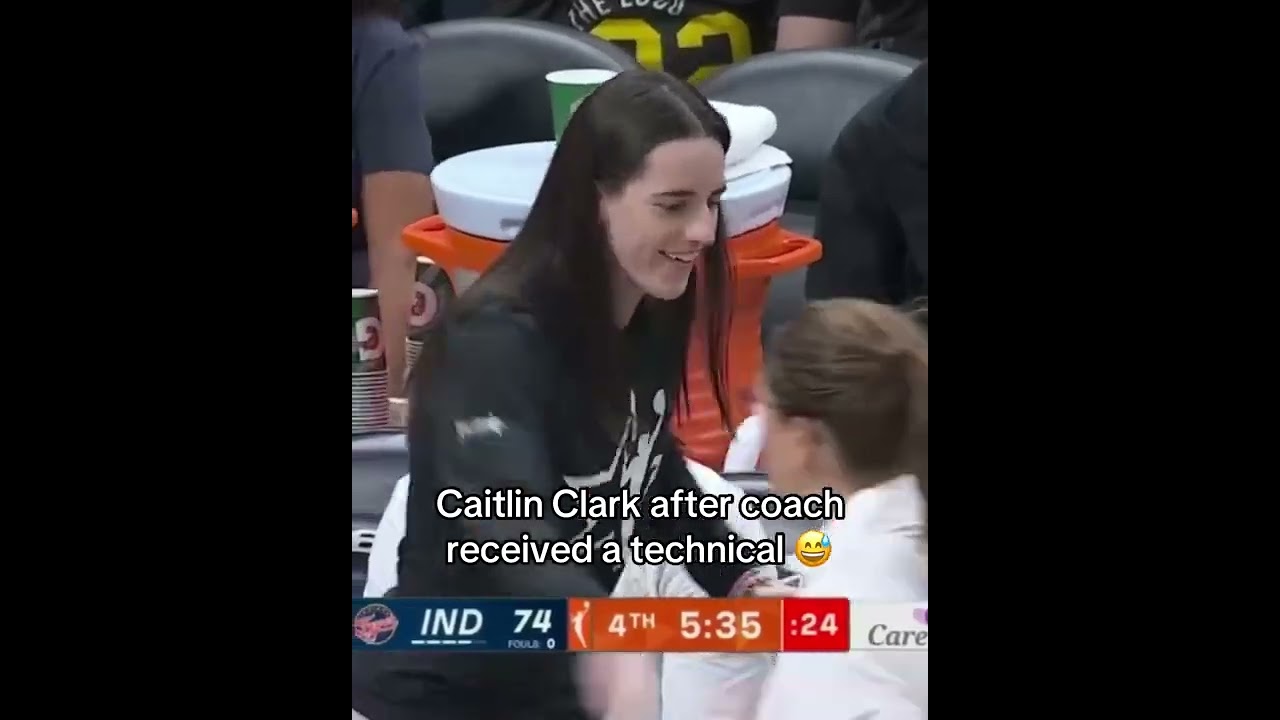 Caitlin Clark gave coach a high five 😅