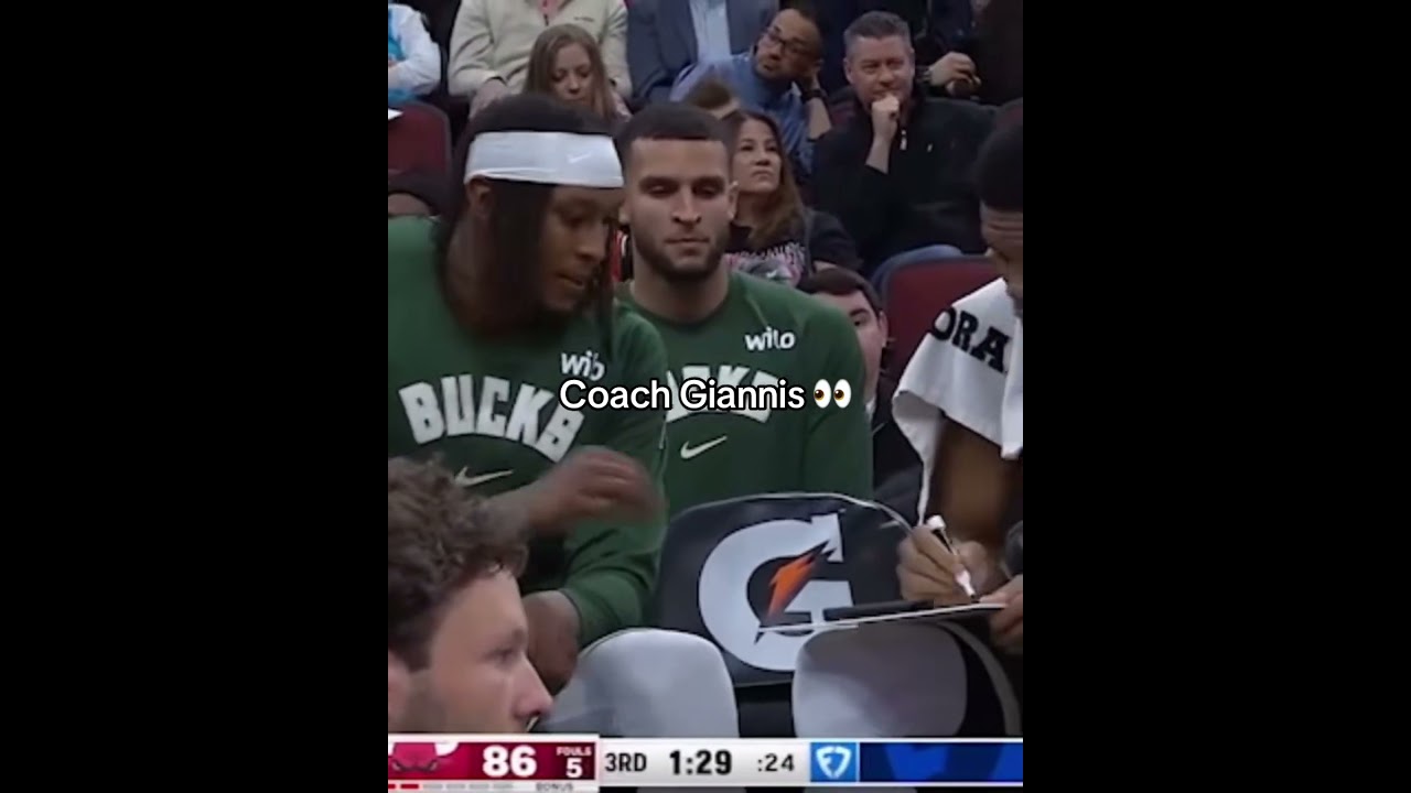 Giannis drawing up a play 👀