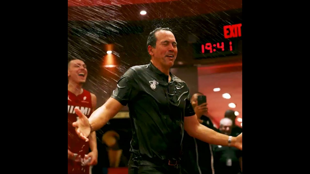 ‘FOR WHAT!?’ 🤣 Coach Spo gets water bottle bath for surpassing 800 career wins